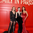 Philippine Leroy-Beaulieu, Lily Collins și Ashley Park la premiera sezonului 5 din „Emily in Paris”/ Getty Images