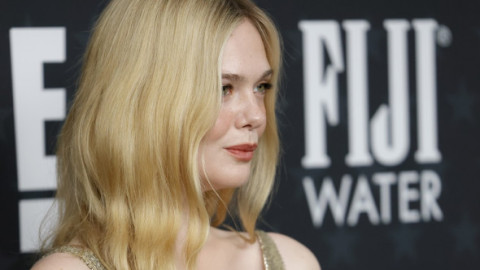 Radioasă și cuceritoare. Elle Fanning, într-o rochie foarte decoltată, a atras toate privirile la gala Critics Choice Awards 2026