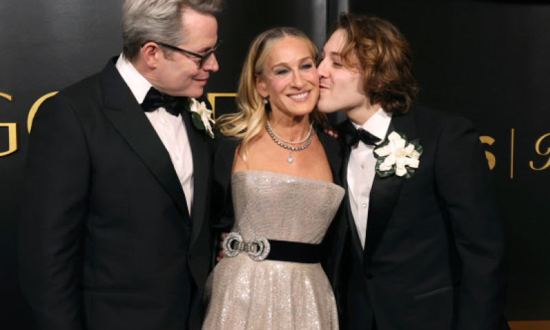 Sarah Jessica Parker, o mamă emoționată. Fiul ei a susținut-o la Golden Eve, unde a fost onorată cu premiul „Carol Burnett”