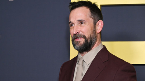 Noah Wyle, apariție rară pe covorul roșu alături de soție și de copiii lui din căsnicia anterioară, la premiera „The Pitt” S2