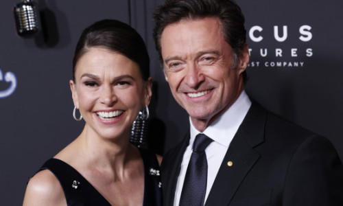 Hugh Jackman și Sutton Foster, gesturi tandre pe plajele din Costa Rica. Nu-și mai ascund sentimentele și zâmbetele
