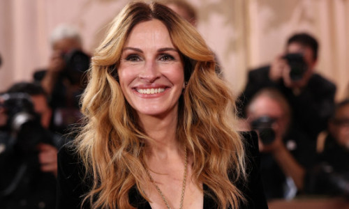 Julia Roberts, aplaudată frenetic la Globurile de Aur 2026: „O să fiu imposibilă cel puțin o săptămână!” Imaginile sunt virale