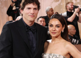 Priviri complice și gesturi tandre chiar pe covorul roșu. Mila Kunis și Ashton Kutcher, în centrul atenției la Globurile de Aur 2026