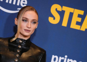 Sophie Turner se antrenează opt ore pe zi, cinci zile pe săptămână pentru rolul Lara Croft: "Nu făcusem sport niciodată înainte"