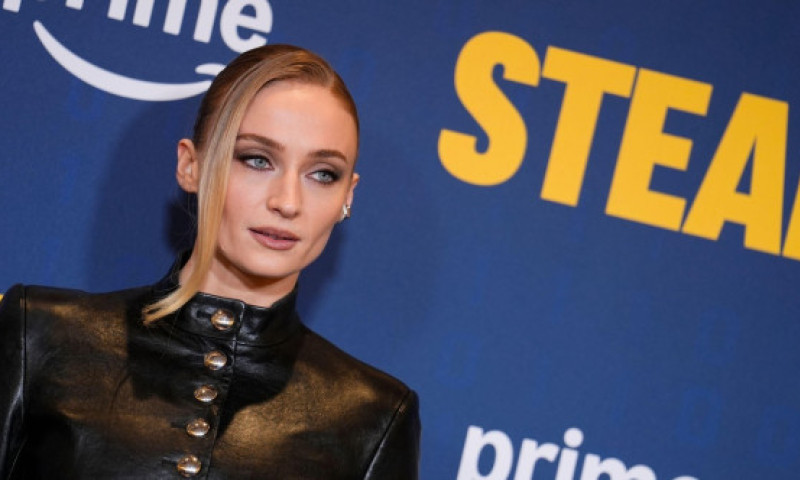 Sophie Turner se antrenează opt ore pe zi, cinci zile pe săptămână pentru rolul Lara Croft: "Nu făcusem sport niciodată înainte"