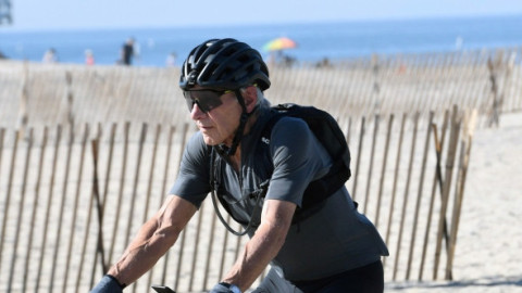 Ciclistul Harrison Ford, în formă maximă. Starul în vârstă de 83 de ani, pe bicicletă, pe străzile din Los Angeles