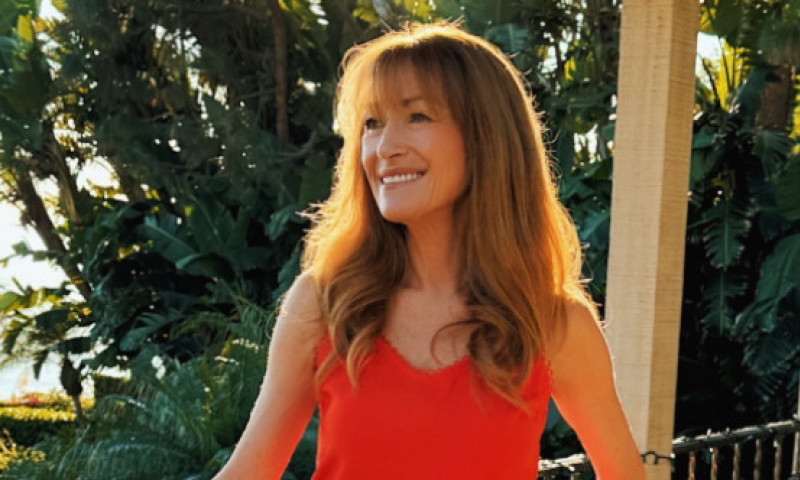 Jane Seymour împlinește 75 de ani și e superbă. Timpul trece frumos pentru ea: siluetă impecabilă, iubire puternică, zâmbet neschimbat