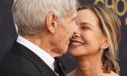 Calista Flockhart și Harrison Ford, sărut romantic pe pista aeroportului. Căsătoriți de 15 de ani, la fel de îndrăgostiți și azi
