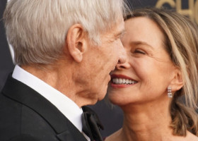 Calista Flockhart și Harrison Ford, sărut romantic pe pista aeroportului. Căsătoriți de 15 de ani, la fel de îndrăgostiți și azi