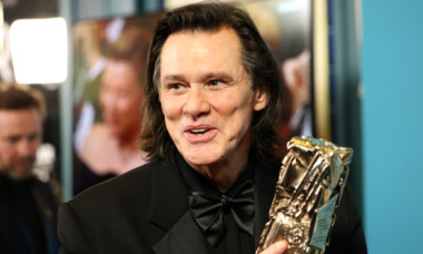 Fanii au ajuns să spună că e o sosie după ce l-au văzut pe Jim Carrey la Paris. Adevărul din spatele apariției controversate