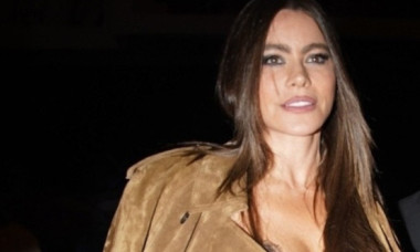 Sofia Vergara, seducătoare la Paris. Rochie șic, zâmbet cuceritor. Actrița are o avere de aproape 200 de milioane de dolari