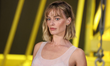 Margot Robbie și-a schimbat complet look-ul. Actrița este de nerecunoscut cu un bob scurt și breton