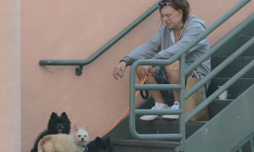 Mickey Rourke, evacuat oficial din casa sa din Los Angeles. Actorul a pierdut locuința după o datorie de aproape 60.000 de dolari