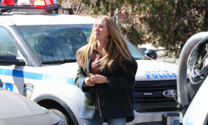 Scarlett Johansson, fără machiaj pe platourile „The Exorcist”. Actrița a surprins cu o apariție naturală în mijlocul filmărilor