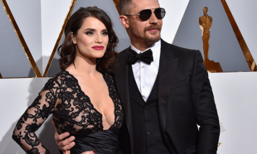 El a cucerit-o cu un ceai, ea cu glume obraznice. Soția lui Tom Hardy face comentarii rare despre căsnicia lor