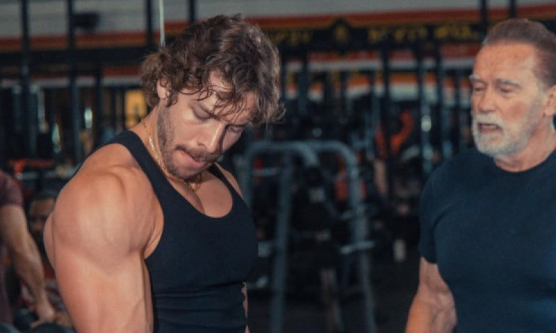 Fiul ilegitim al lui Arnold, campion la culturism. Tatăl lui celebru l-a antrenat, după ce mulți ani n-au avut nicio relație