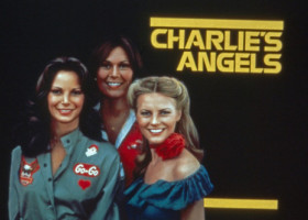 „Și astăzi ca niște surori”. Actriţele din „Charlie's Angels”, la 50 de ani de la premiera serialului. Au sărbătorit la Hollywood
