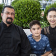 Steven Seagal, soția și fiul lor