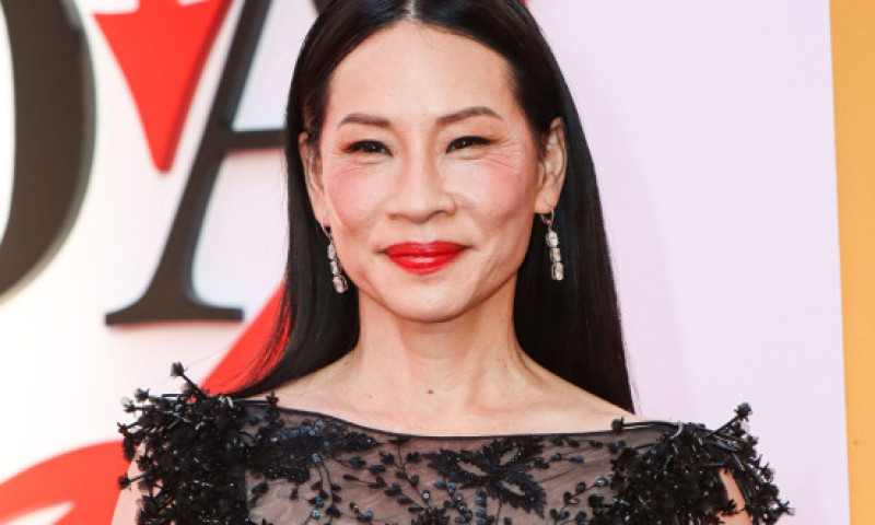 A apelat sau nu la ajutorul esteticienilor?! Ce spune un expert despre cea mai recentă apariție a Lucy Liu: „Nu a exagerat cu nimic!”