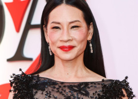 A apelat sau nu la ajutorul esteticienilor?! Ce spune un expert despre cea mai recentă apariție a Lucy Liu: „Nu a exagerat cu nimic!”