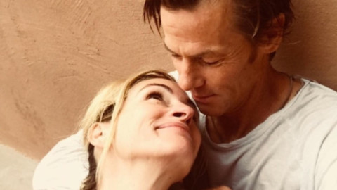 23 de ani de căsnicie, la fel de îndrăgostiți și azi. Julia Roberts și Danny Moder, întâlnire romantică pe Broadway