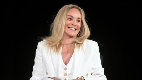 Sharon Stone, apariție asumată în costum de baie, fără filtre și artificii, la 68 de ani: "De ce și în 2026 ne e frică să îmbătrânim?"