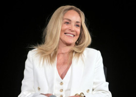 Sharon Stone, apariție asumată în costum de baie, fără filtre și artificii, la 68 de ani: "De ce și în 2026 ne e frică să îmbătrânim?"
