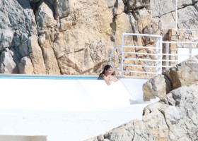 Michelle Rodriguez, apariție spectaculoasă în Antibes. „Letty” din „Fast and Furious”, în costum de baie la piscina hotelului