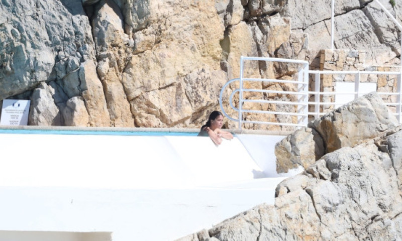 Michelle Rodriguez, apariție spectaculoasă în Antibes. „Letty” din „Fast and Furious”, în costum de baie la piscina hotelului