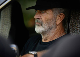 Săruturi pe străzile din Roma. Mel Gibson și-a refăcut viața după despărțirea de Rosalind. O italiancă mult mai tânără l-a cucerit