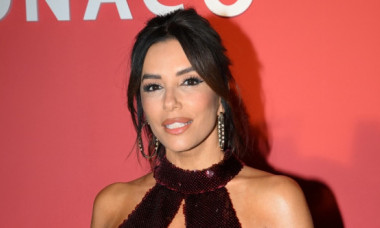 Șarm și magnetism. Eva Longoria, look fără cusur la Cannes. Rochia cu decupaje i-a venit ca turnată