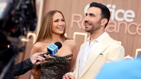 Jennifer Lopez, apariție spectaculoasă la brațul lui Brett Goldstein. Schimbul de replici care a aprins imaginația fanilor