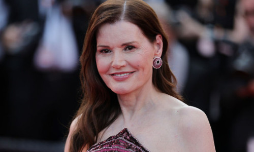 Are 70 de ani, a devenit mamă la 46, dar nu regretă. Geena Davis: „Sunt fericită că am avut copii târziu, m-am schimbat foarte mult”