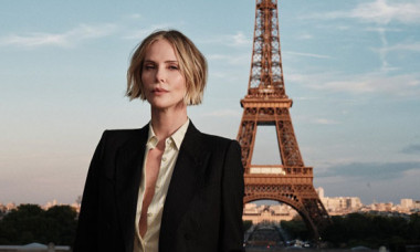 Are cele mai frumoase picioare de la Hollywood! Charlize Theron, senzațională la 50 de ani, în cei mai scurți pantaloni, la Paris