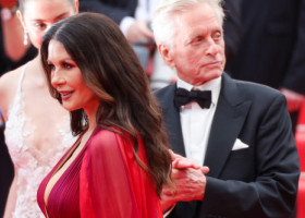 Imaginea care a cucerit fanii. Michael Douglas și Catherine Zeta-Jones, în vacanță alături de copiii lor. „Familia e totul!”