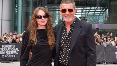 A moștenit șarmul părinților ei. Stella, fiica lui Antonio Banderas, apariție răvășitoare alături de tatăl său la Toronto