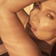 Jennifer Lopez pose pour la premičre campagne/teaser de sa marque de cosmétiques JLo Beauty