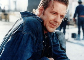 Mickey Rourke, de nerecunoscut. Declinul său, tot mai puternic. Apropiații fac eforturi pentru a-l ajuta să scape de datorii
