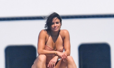 Michelle Rodriguez, fizic impresionant în costum de baie, pe un iaht în Sardinia. Imagini rare cu starul din „Fast and Furious”