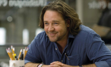 Imagine rară cu fiul cel mare al lui Russell Crowe. Charles a abslovit liceul și seamănă izbitor cu celebrul lui tată
