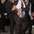 Jason Momoa, fotografiat în ipostaze jenante la petrecerea organizată după lansarea ”House of Gucci”
