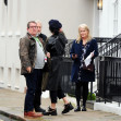 Catherine Zeta-Jones,fotografiată în Londra, alături de soțul ei