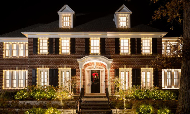 Cum arată azi casa din “Singur acasă” și cui ii apartine