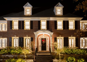 Cum arată azi casa din “Singur acasă” și cui ii apartine