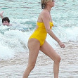 Charlize Theron in costum de baie