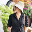 *EXCLUSIVE* Julia Roberts shops for a hat while vacationing on the Gold Coast!