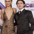 Zendaya, seducătoare la brațul lui Tom Holland