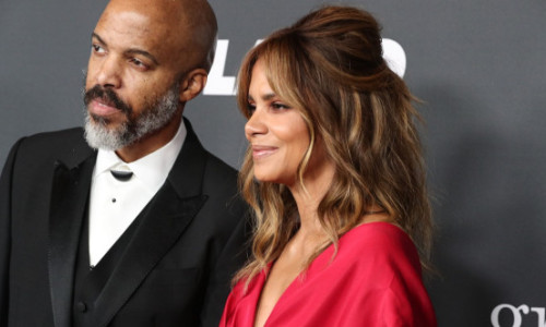 Halle Berry, după ce a fost criticată pentru că s-a filmat în pat, alături de iubitul ei, de Ziua Mamei: „Femeile s-au simțit ofensate”