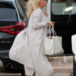 Pamela Anderson, într-o zi obișnuită, pe străzile din Malibu