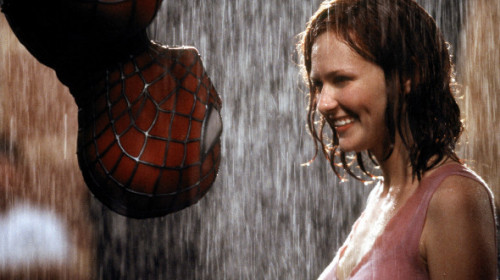 Kirsten Dunst, adevărul despre sărutul faimos cu Tobey Maguire din „Spider-Man”: Aproape că nu putea respira din cauza costumului